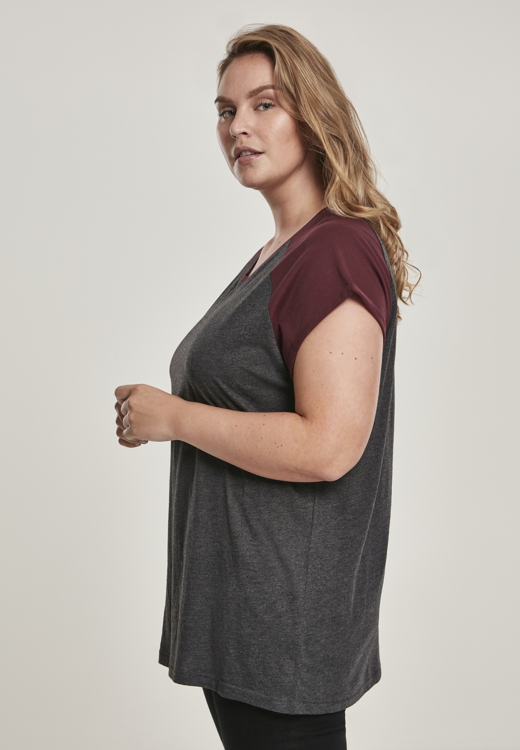 UrbanClassicsFemaleShirtLadiesContrastRaglanTeeCharcoalRedwine-3XL