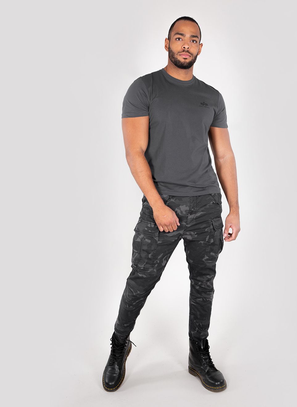 AlphaIndustriesBasicTSmallLogoT-ShirtUnisexGreyblackBlack-XXL