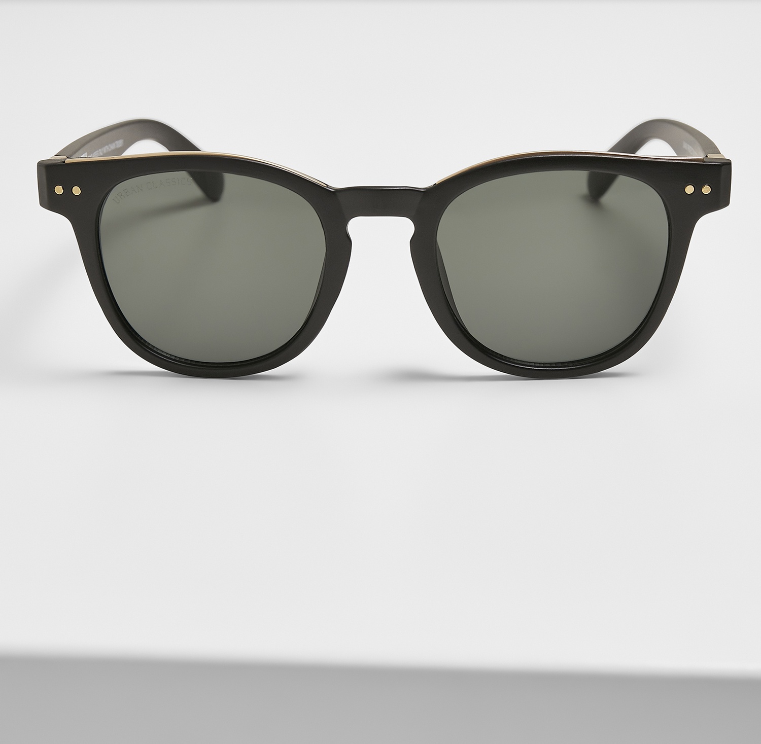 UrbanClassicsSonnenbrilleSunglassesItalywithchainBlackGold