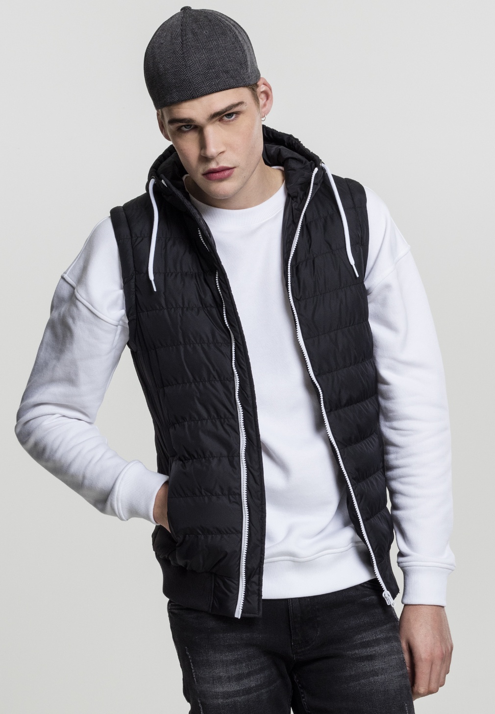 UrbanClassicsWesteSmallBubbleHoodedVestBlackWhite-L