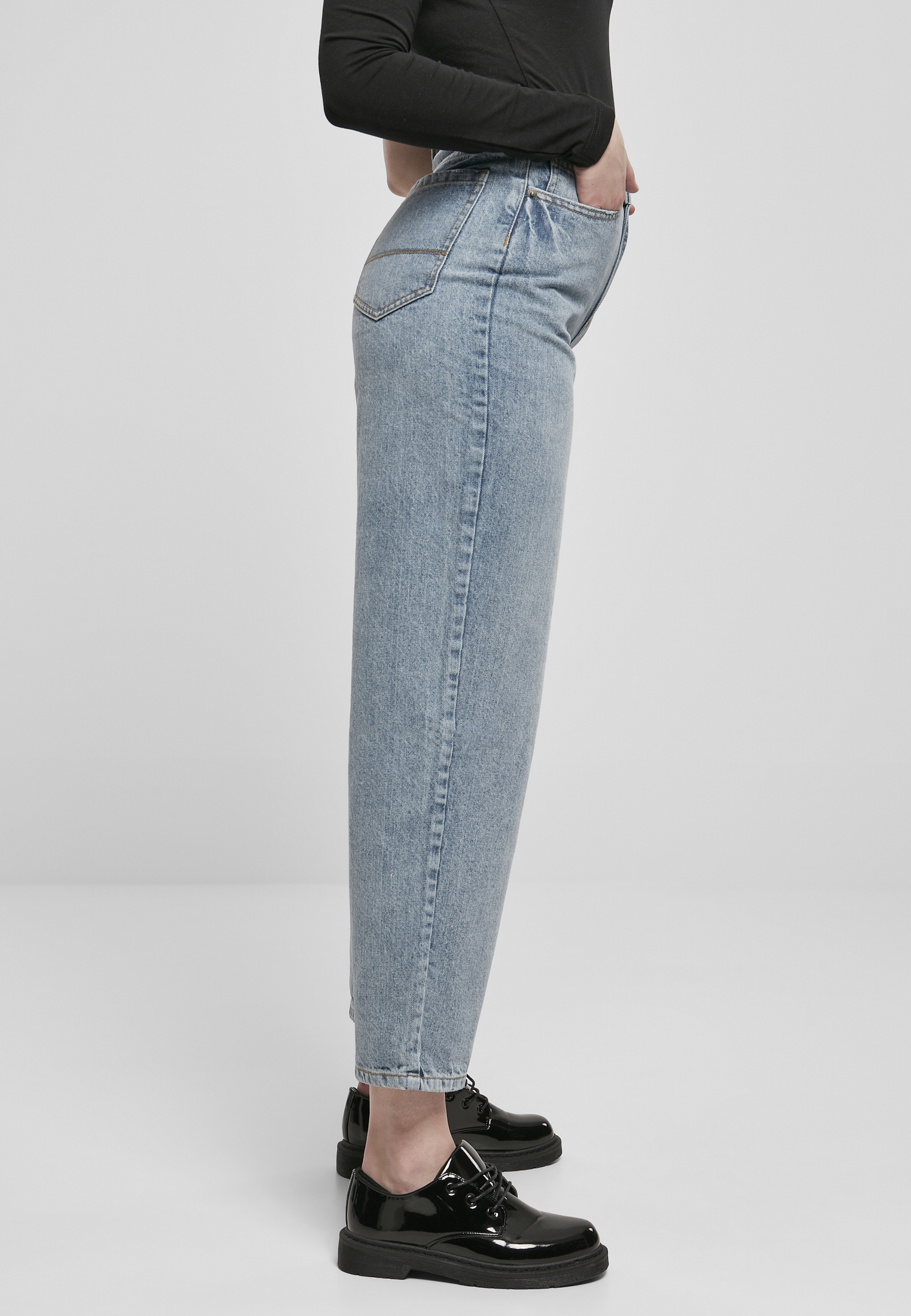 UrbanClassicsLadiesHighWaist90SWideLegDenimPantstintedlightbluewashed-26