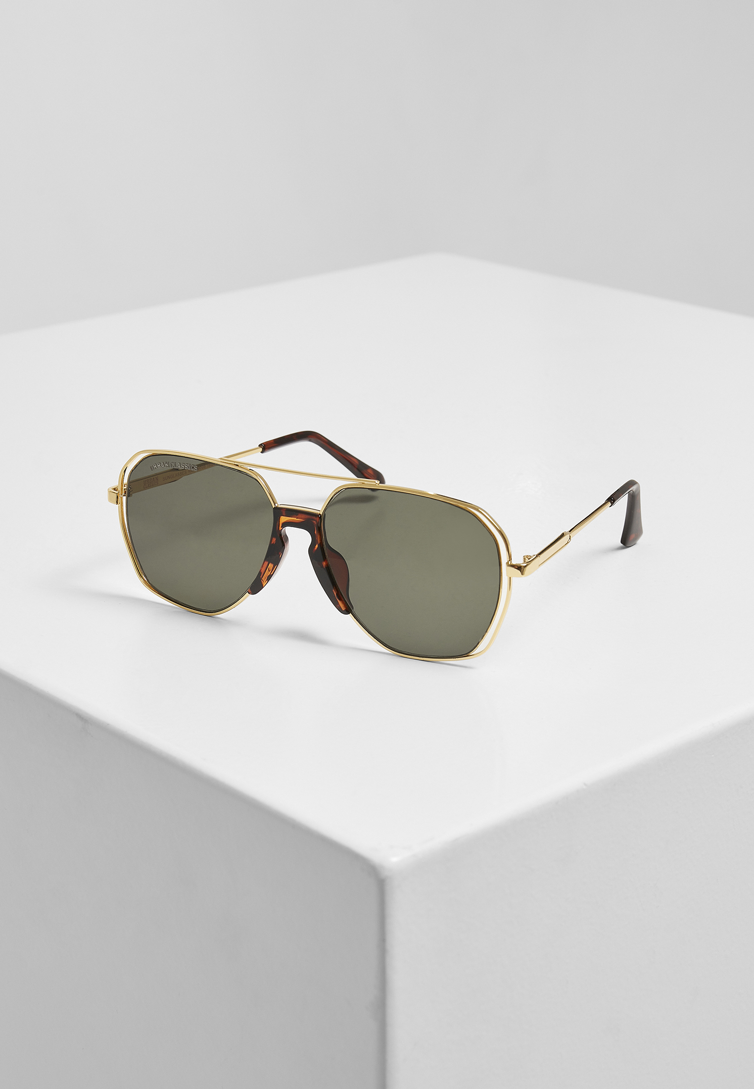 UrbanClassicsSonnenbrilleSunglassesKarphatoswithChainTB4214C