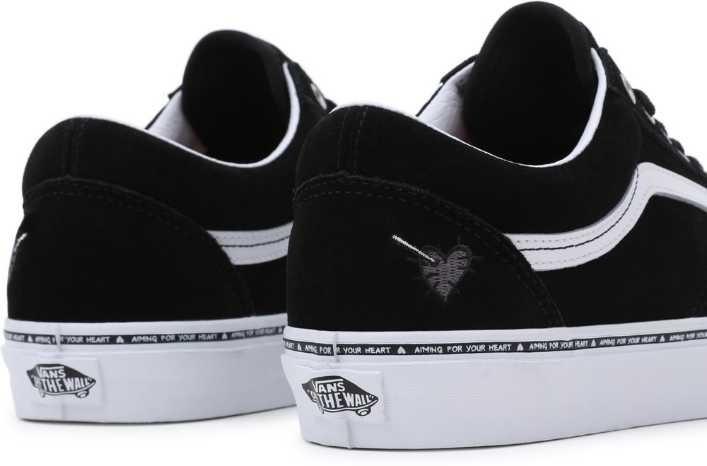 VansUnisexLifestyleClassicFTWSneakerOldSkoolAiming4YourHeartBlackWhite-35