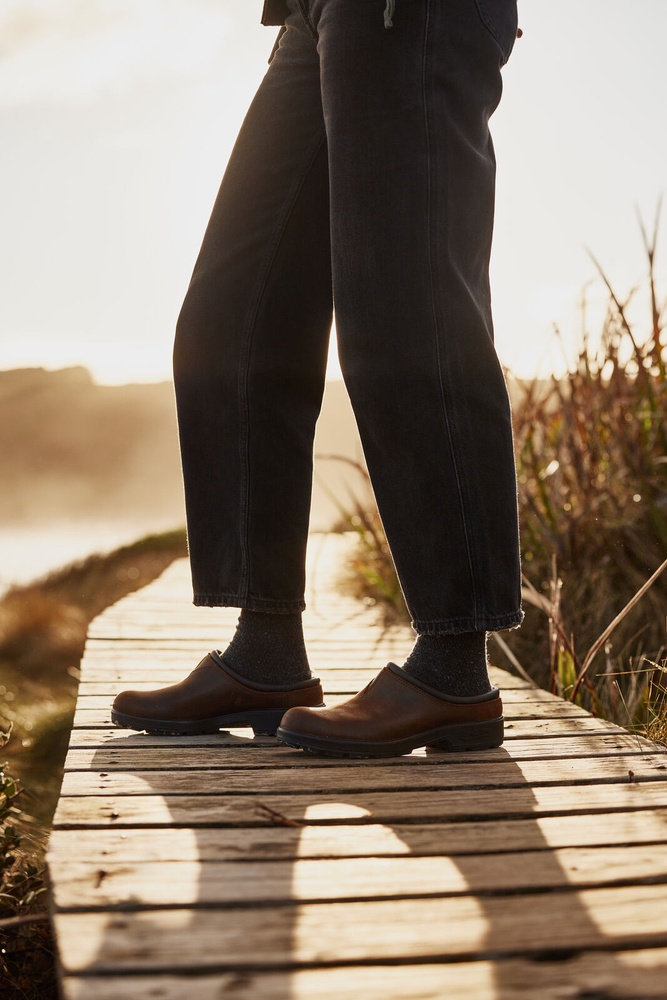 BlundstoneChelseaBoots2421AntiqueBrownLeatherOriginalsClogsBrown-3UK