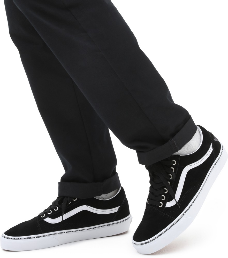 VansUnisexLifestyleClassicFTWSneakerOldSkoolAiming4YourHeartBlackWhite-35