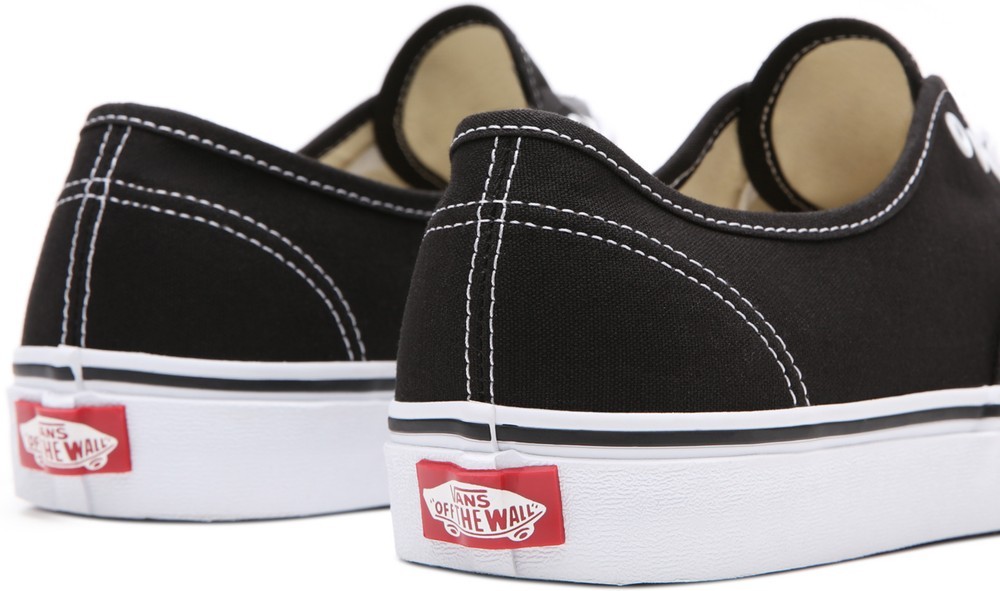 VansUnisexLifestyleClassicFTWSneakerUaAuthenticBlack-345