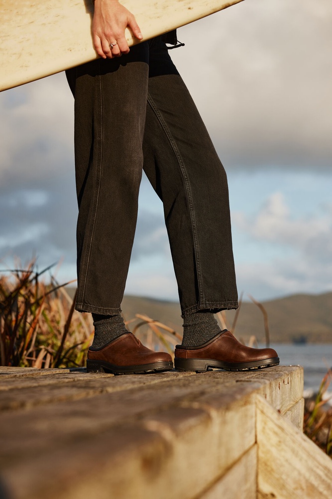 BlundstoneChelseaBoots2421AntiqueBrownLeatherOriginalsClogsBrown-3UK