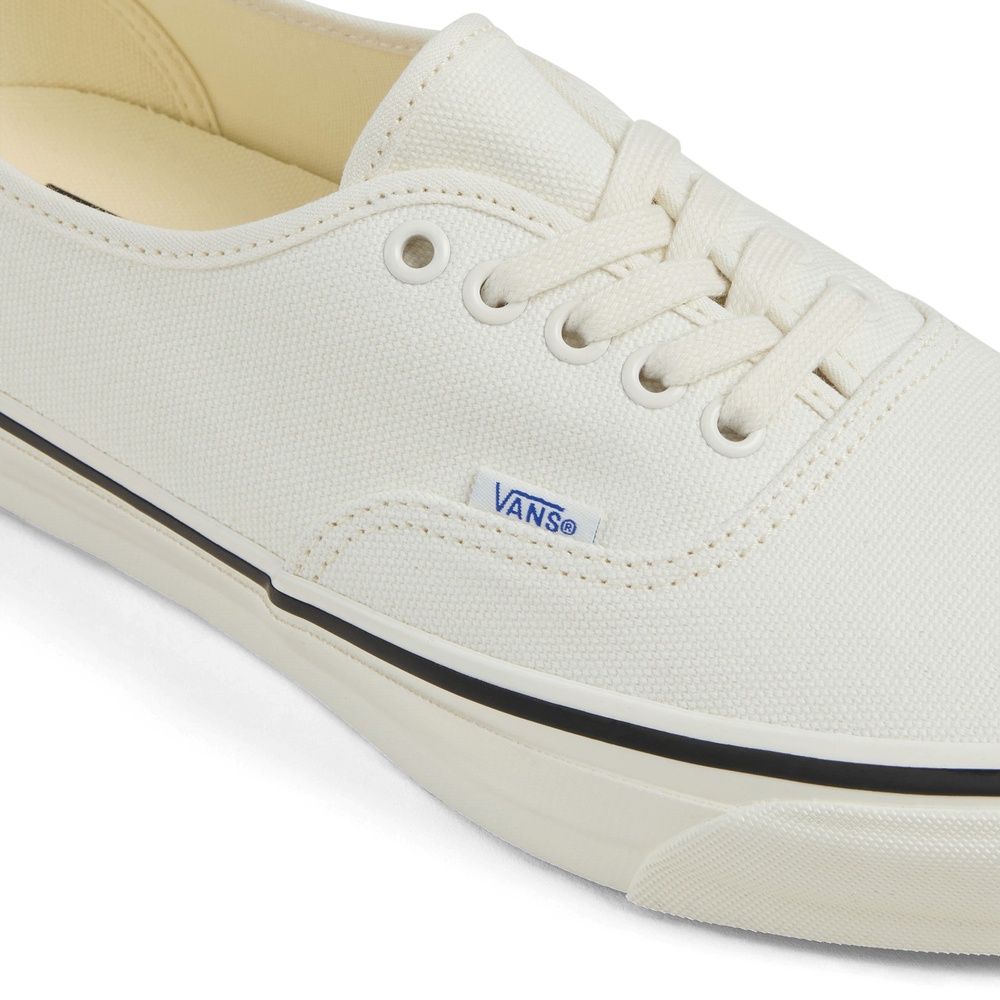 VansLifestyleClassicSneakerLxAuthenticReissue440007QZ