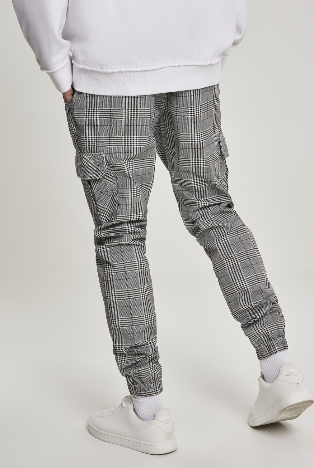 UrbanClassicsHoseAOPGlencheckCargoJogPantsWhiteBlack