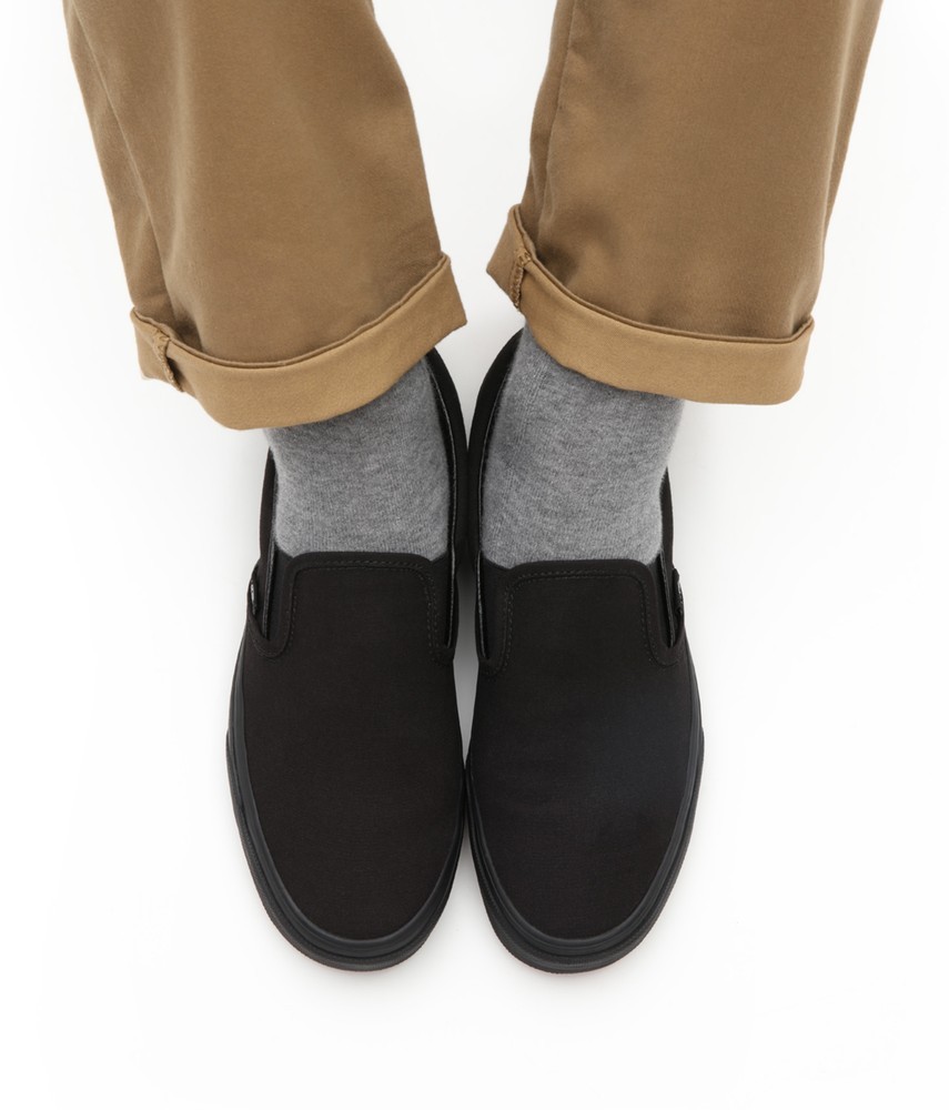 VansUnisexLifestyleClassicFTWSneakerUaClassicSlip-OnBlackBlack