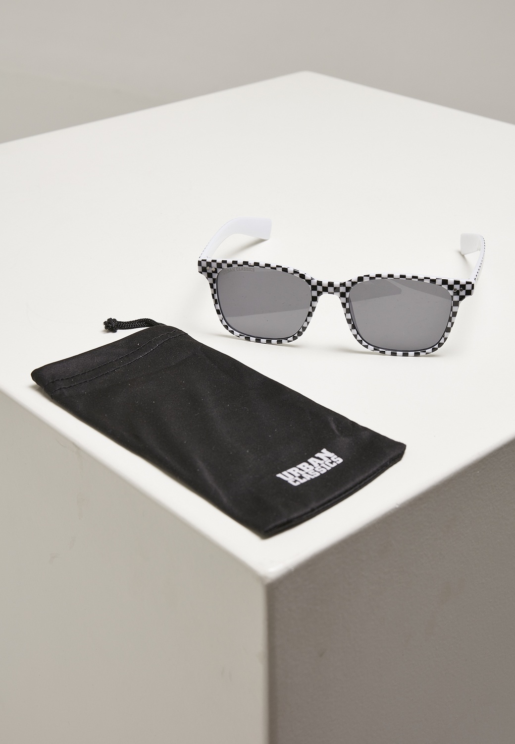 UrbanClassicsSonnenbrilleSunglassesFaialBlackWhite