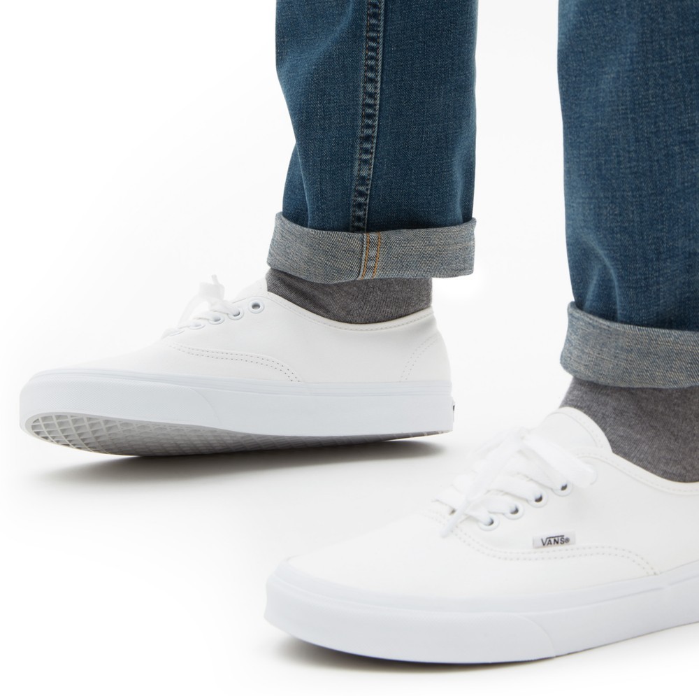 VansUnisexLifestyleClassicFTWSneakerUaAuthenticTrueWhite-345