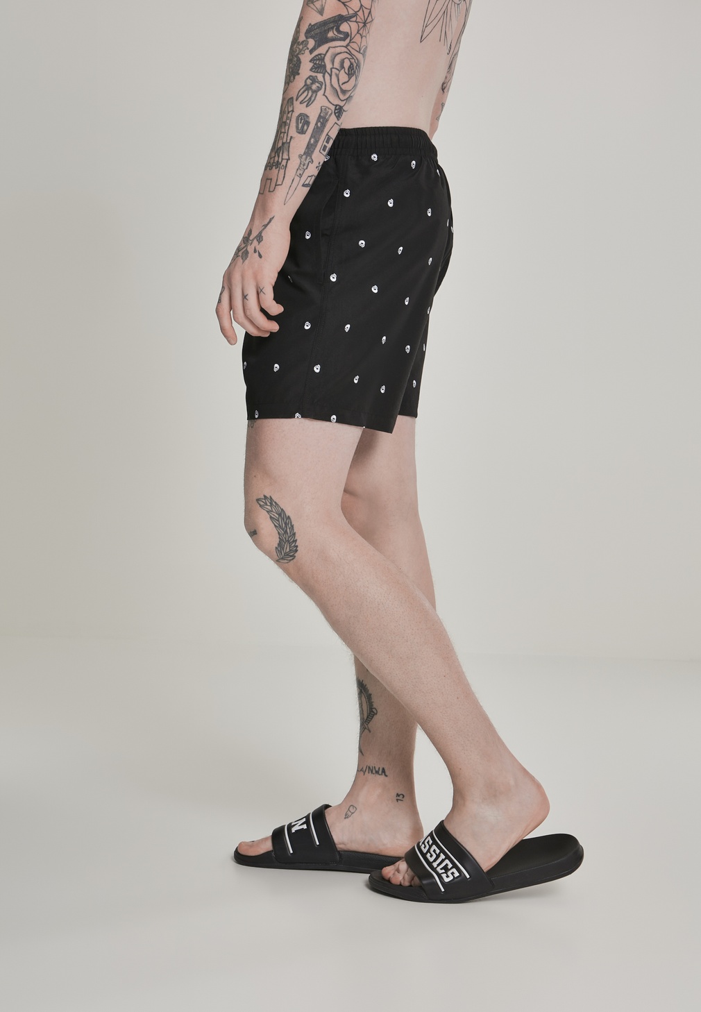 UrbanClassicsBadehoseEmbroiderySwimShortsLeafFireredNavy-3XL