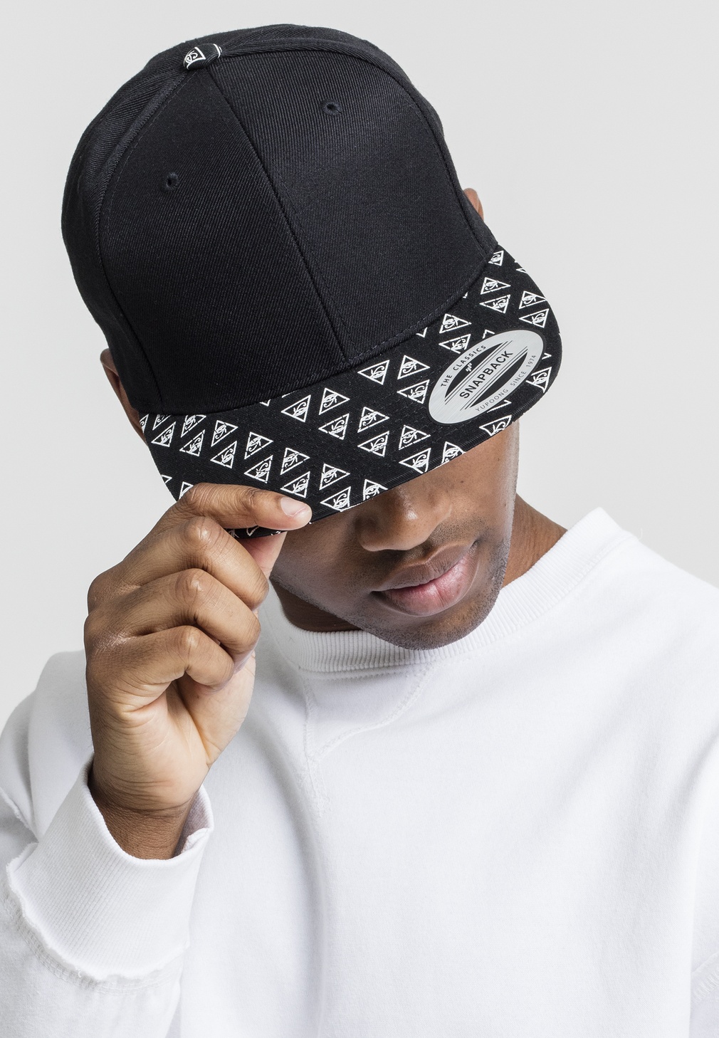 FlexfitCapHorusEyeSnapbackBlackWhite