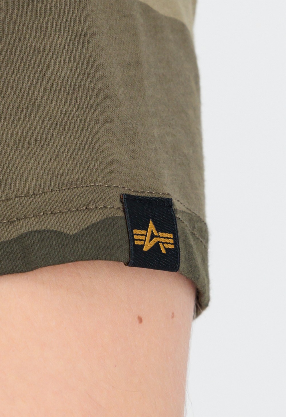 AlphaIndustriesBasicT-Shirt100501CCamoOliveCamo-XS