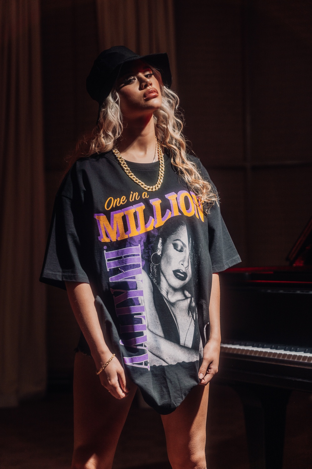 MisterTeeT-ShirtAaliyahOneInAMillionOversizeTeeBlack