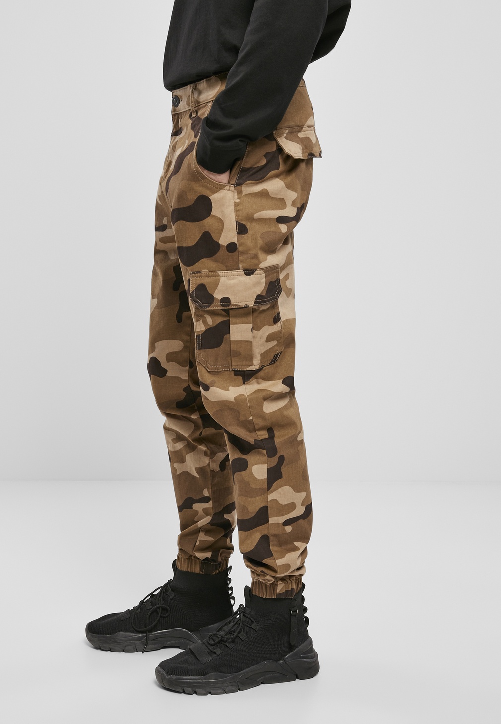 UrbanClassicsHoseCamoCargoJoggingPants20DarkgroundCamouflage-28