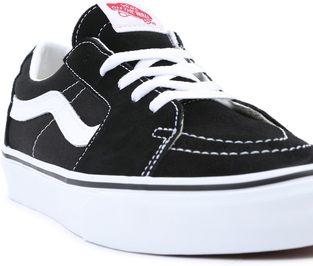 VansUnisexLifestyleClassicFTWSneakerUaSk8-LowBlackTrueWhite-35