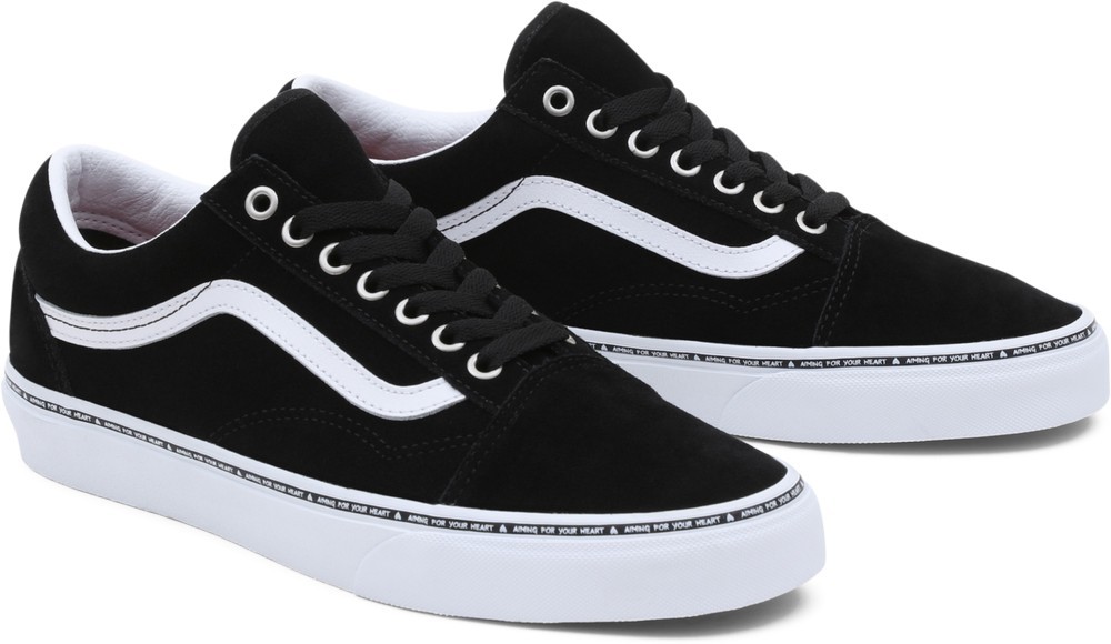 VansUnisexLifestyleClassicFTWSneakerOldSkoolAiming4YourHeartBlackWhite-35
