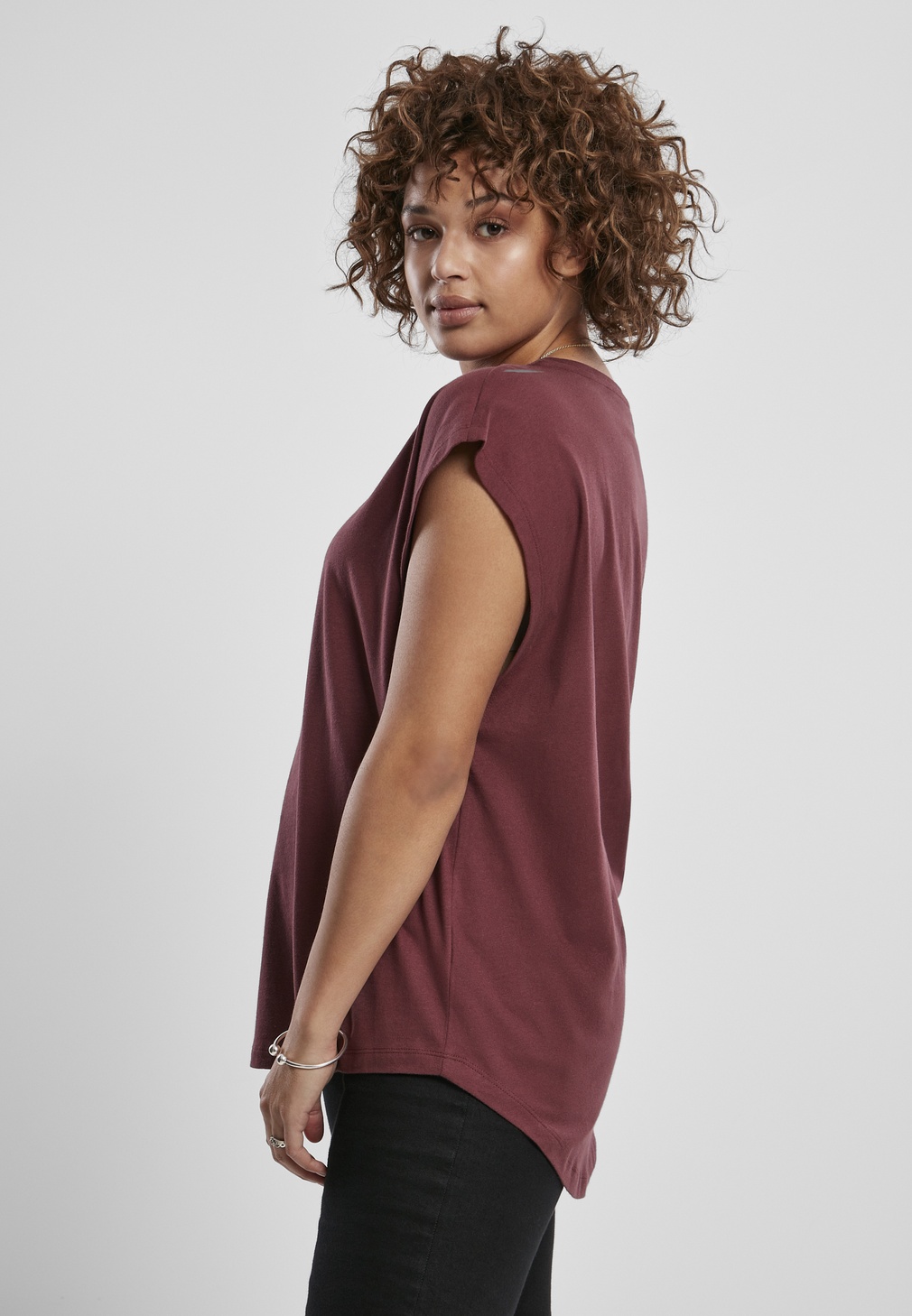 UrbanClassicsFemaleShirtLadiesBasicShapedTeeCherry-3XL