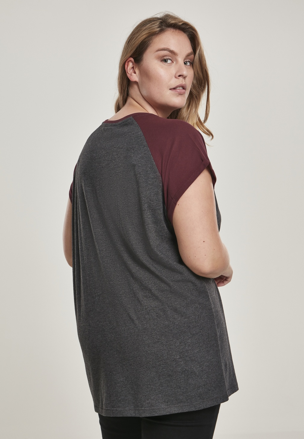 UrbanClassicsFemaleShirtLadiesContrastRaglanTeeCharcoalRedwine-3XL