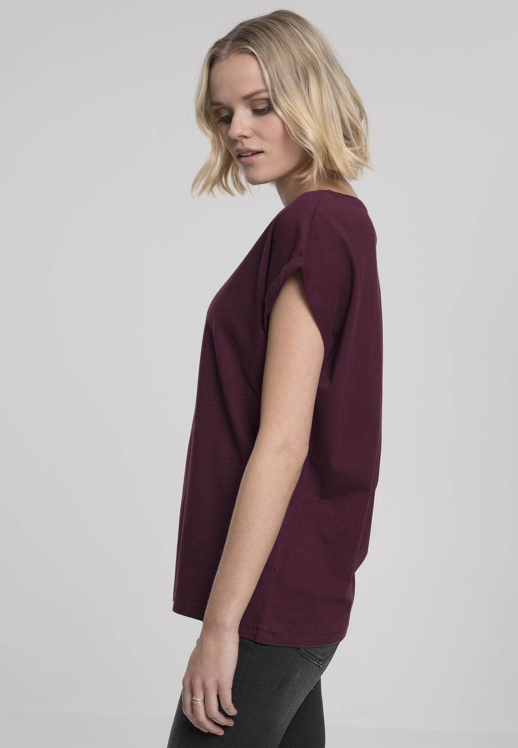 UrbanClassicsFemaleShirtLadiesExtendedShoulderTeeCherry-3XL