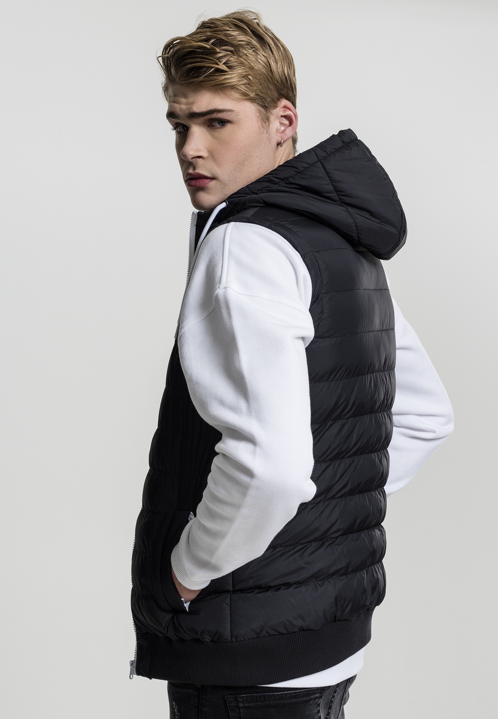 UrbanClassicsWesteSmallBubbleHoodedVestBlackWhite-L