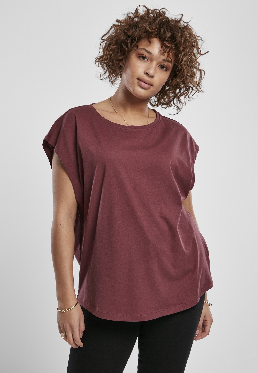 UrbanClassicsFemaleShirtLadiesBasicShapedTeeCherry-3XL